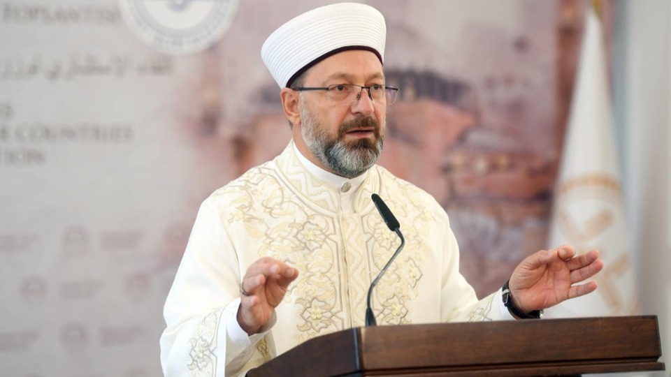 Diyanet İşleri Başkanı Ali Erbaş teravih namazlarının camilerde kılınmayacağını açıkladı